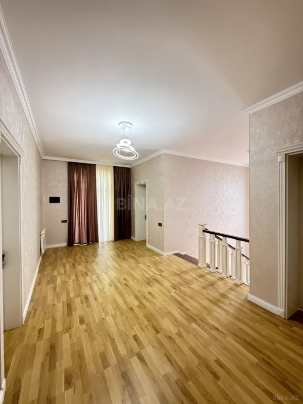 Satılır 5 otaqlı həyət evi 300 m²