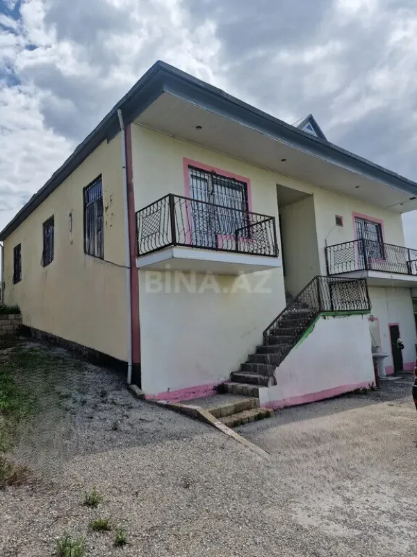 Satılır 6 otaqlı həyət evi 263 m²