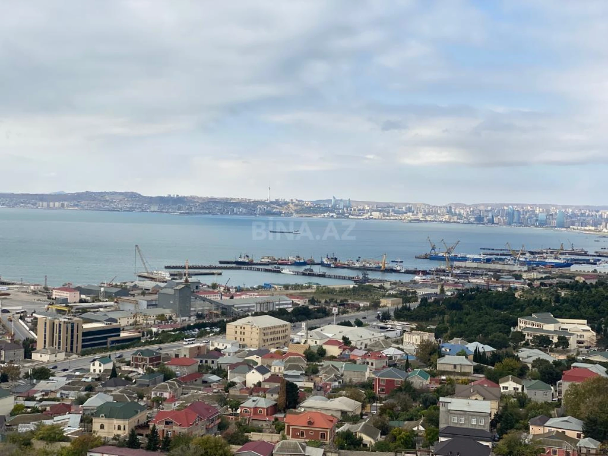 Satılır 3 otaqlı mənzil 165 m²