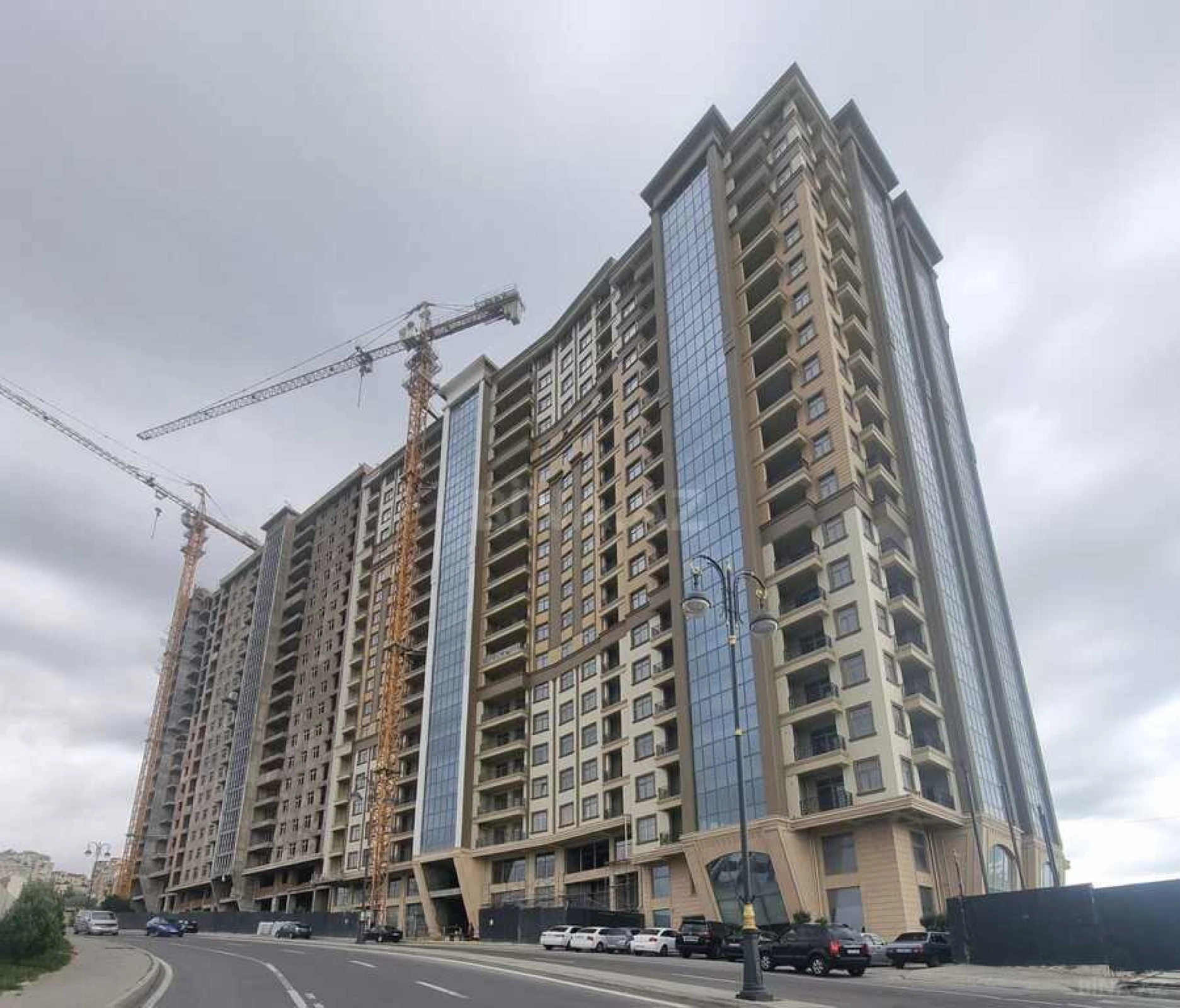 Satılır 3 otaqlı mənzil 165 m²