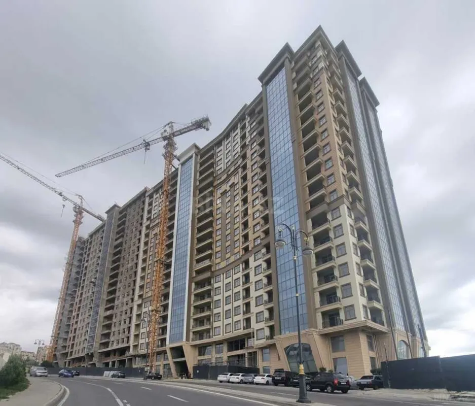 Satılır 3 otaqlı mənzil 165 m²