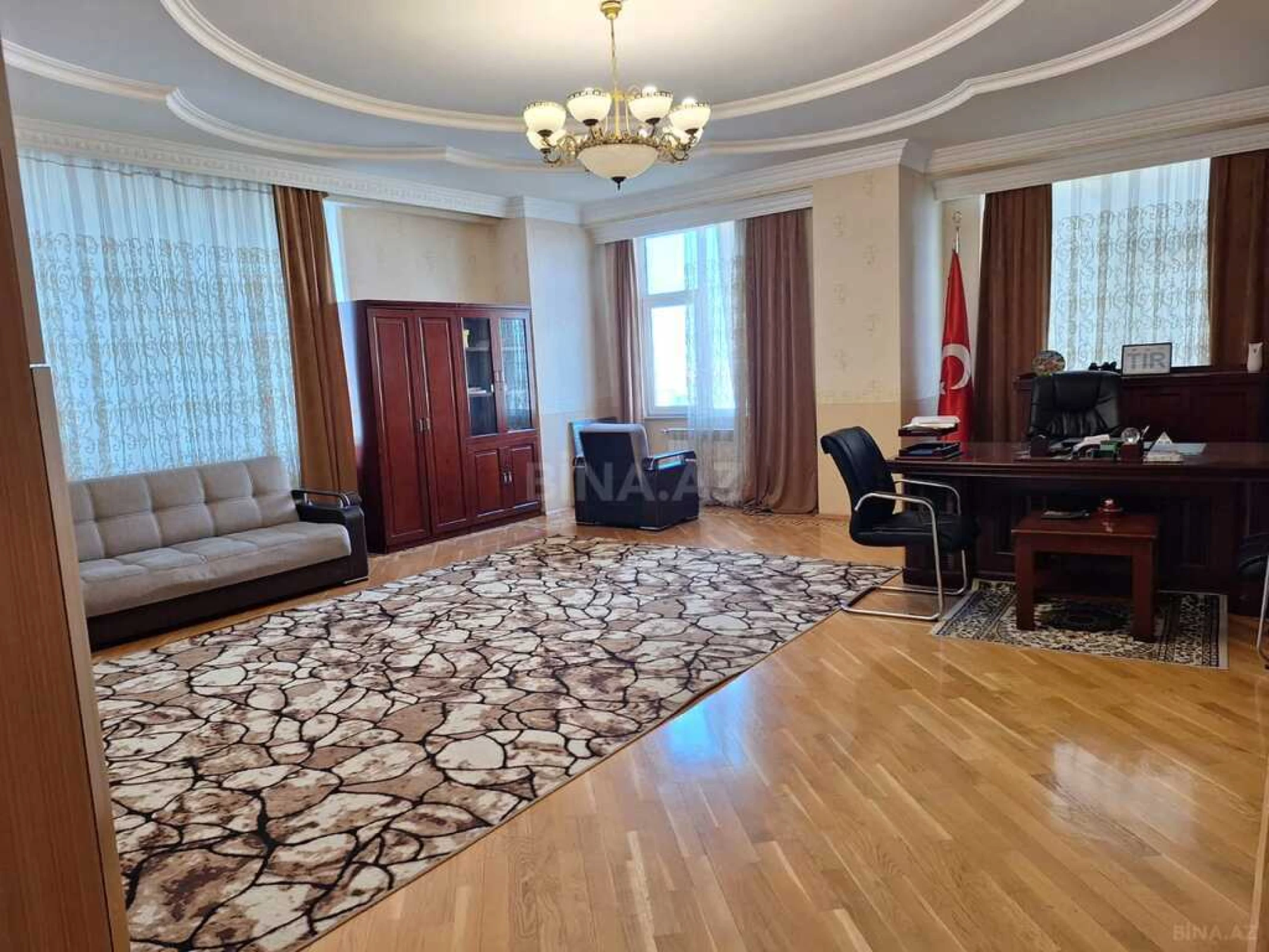 Satılır 3 otaqlı mənzil 165 m²