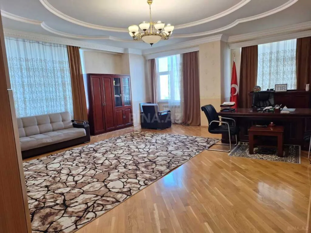 Satılır 3 otaqlı mənzil 165 m²
