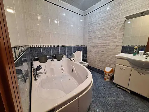 Satılır 3 otaqlı mənzil 165 m²