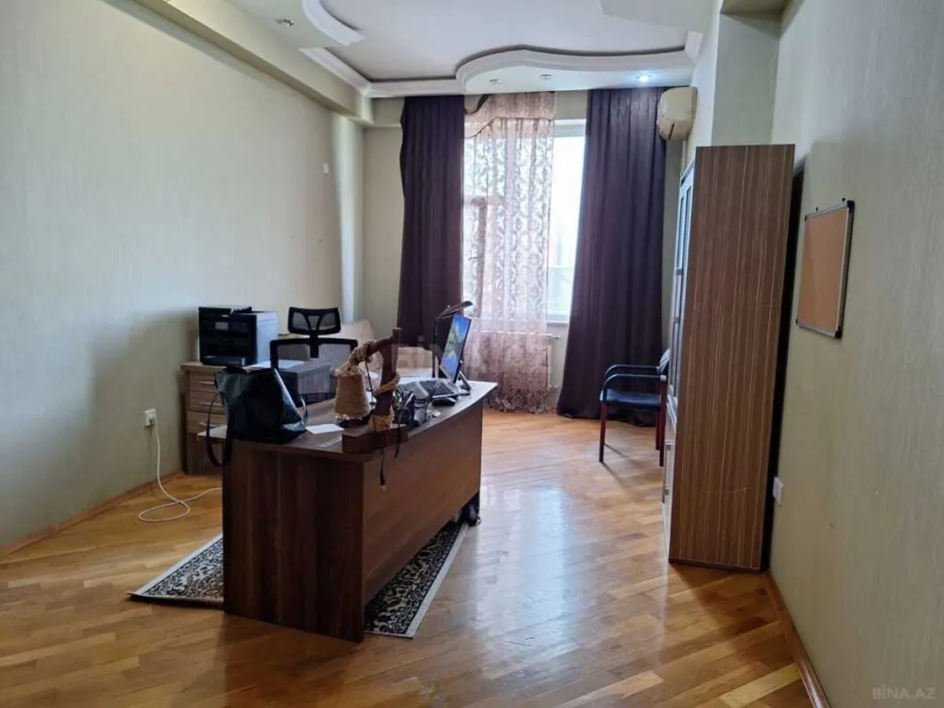 Satılır 3 otaqlı mənzil 165 m²