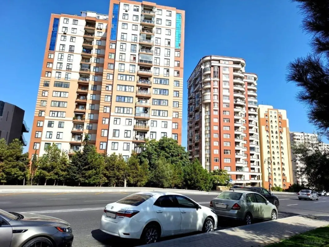 Satılır 3 otaqlı mənzil 165 m²