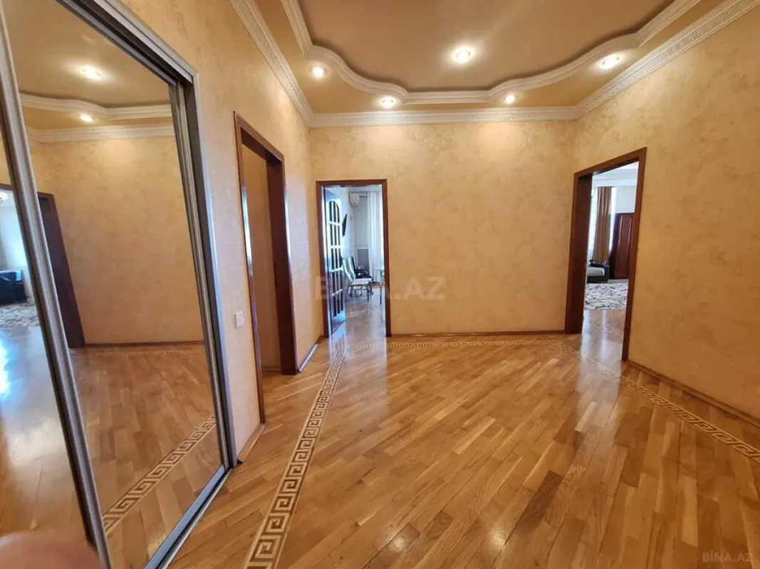 Satılır 3 otaqlı mənzil 165 m²