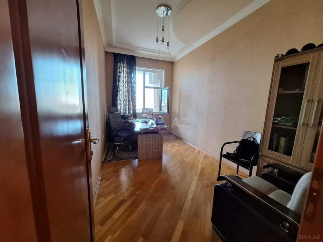 Satılır 3 otaqlı mənzil 165 m²