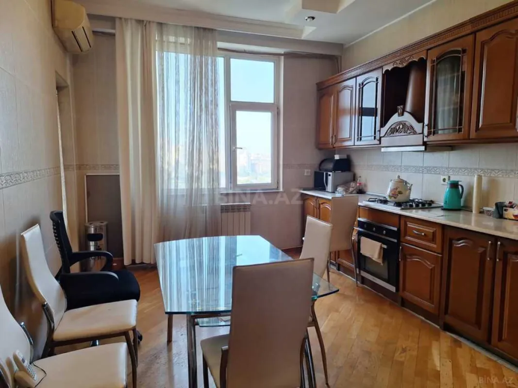 Satılır 3 otaqlı mənzil 165 m²