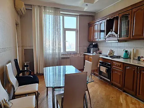 Satılır 3 otaqlı mənzil 165 m²