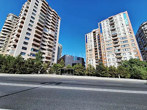 Satılır 3 otaqlı mənzil 165 m²