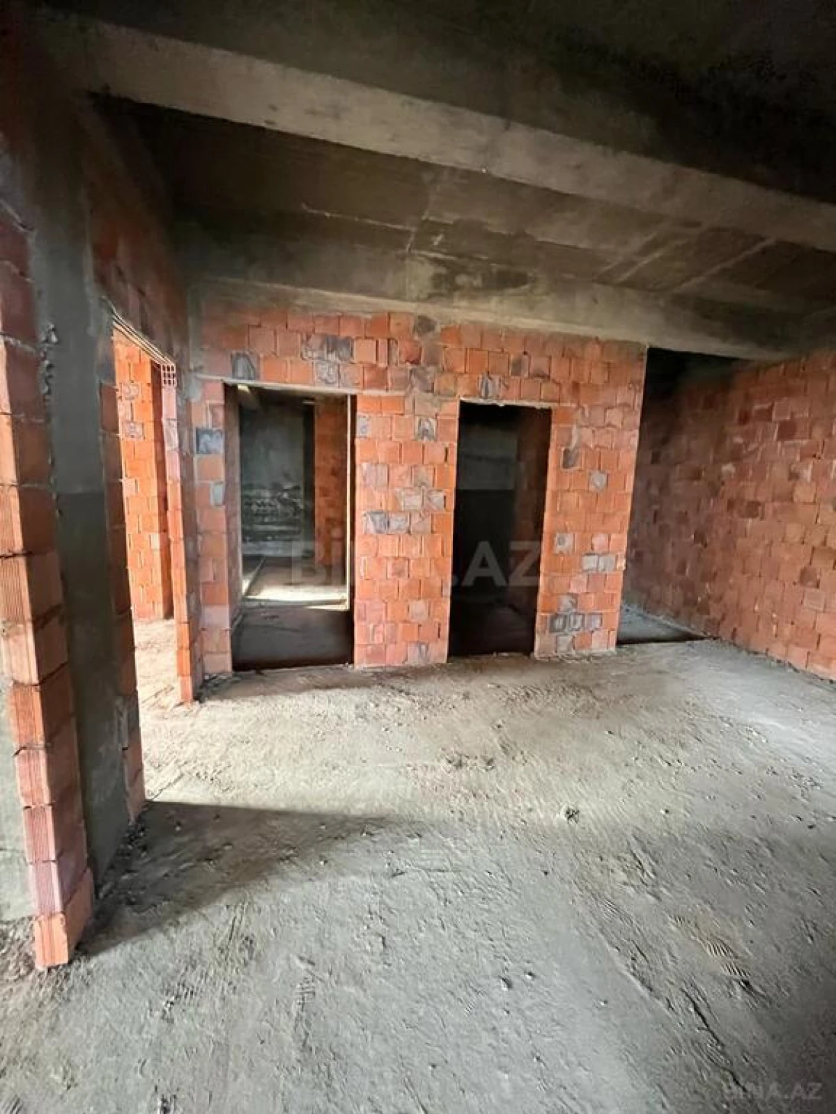 Satılır 3 otaqlı mənzil 157 m²