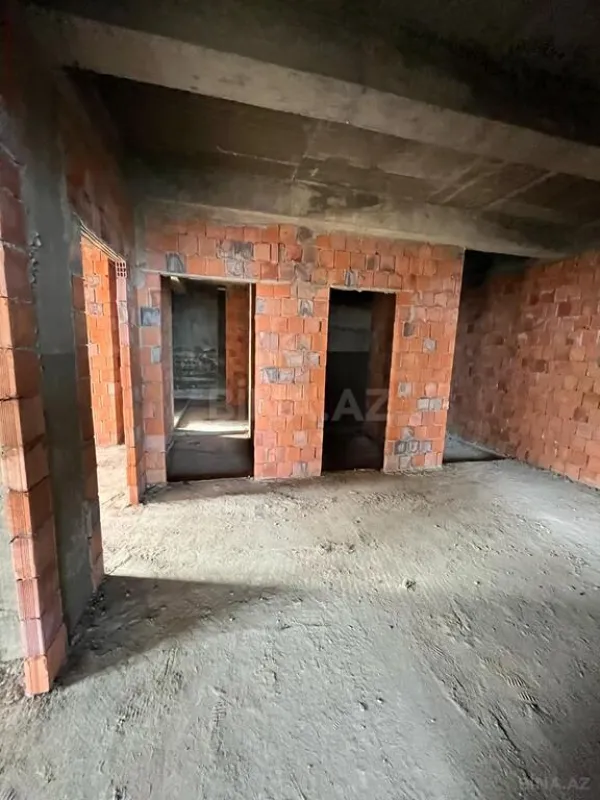 Satılır 3 otaqlı mənzil 157 m²