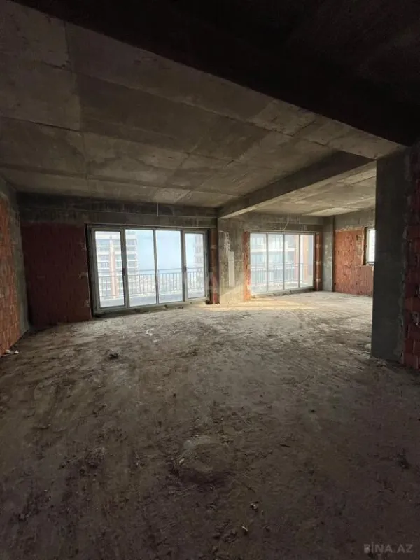 Satılır 3 otaqlı mənzil 157 m²