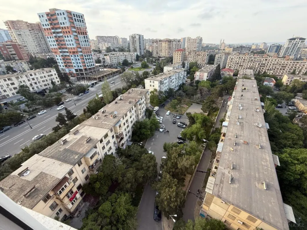 Satılır 3 otaqlı mənzil 145 m²