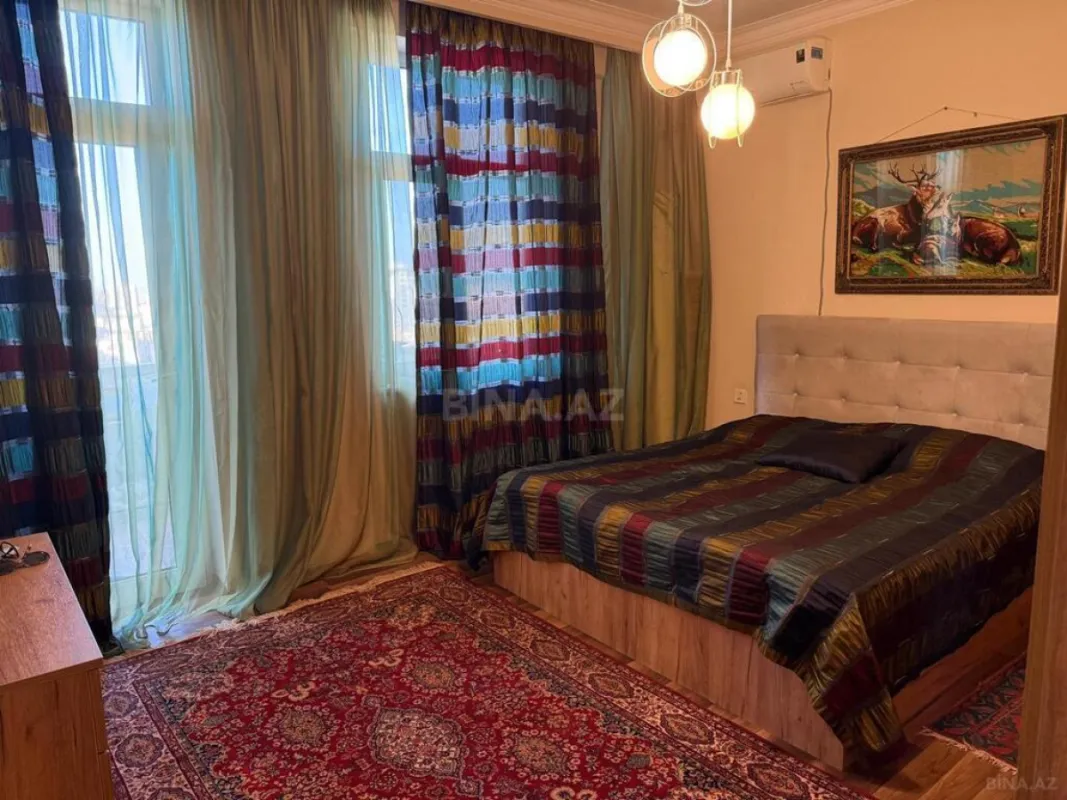 Satılır 3 otaqlı mənzil 145 m²
