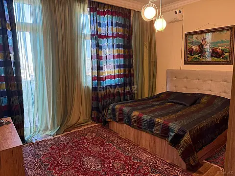 Satılır 3 otaqlı mənzil 145 m²