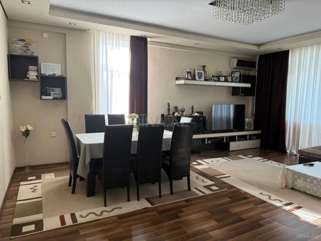 Satılır 3 otaqlı mənzil 145 m²