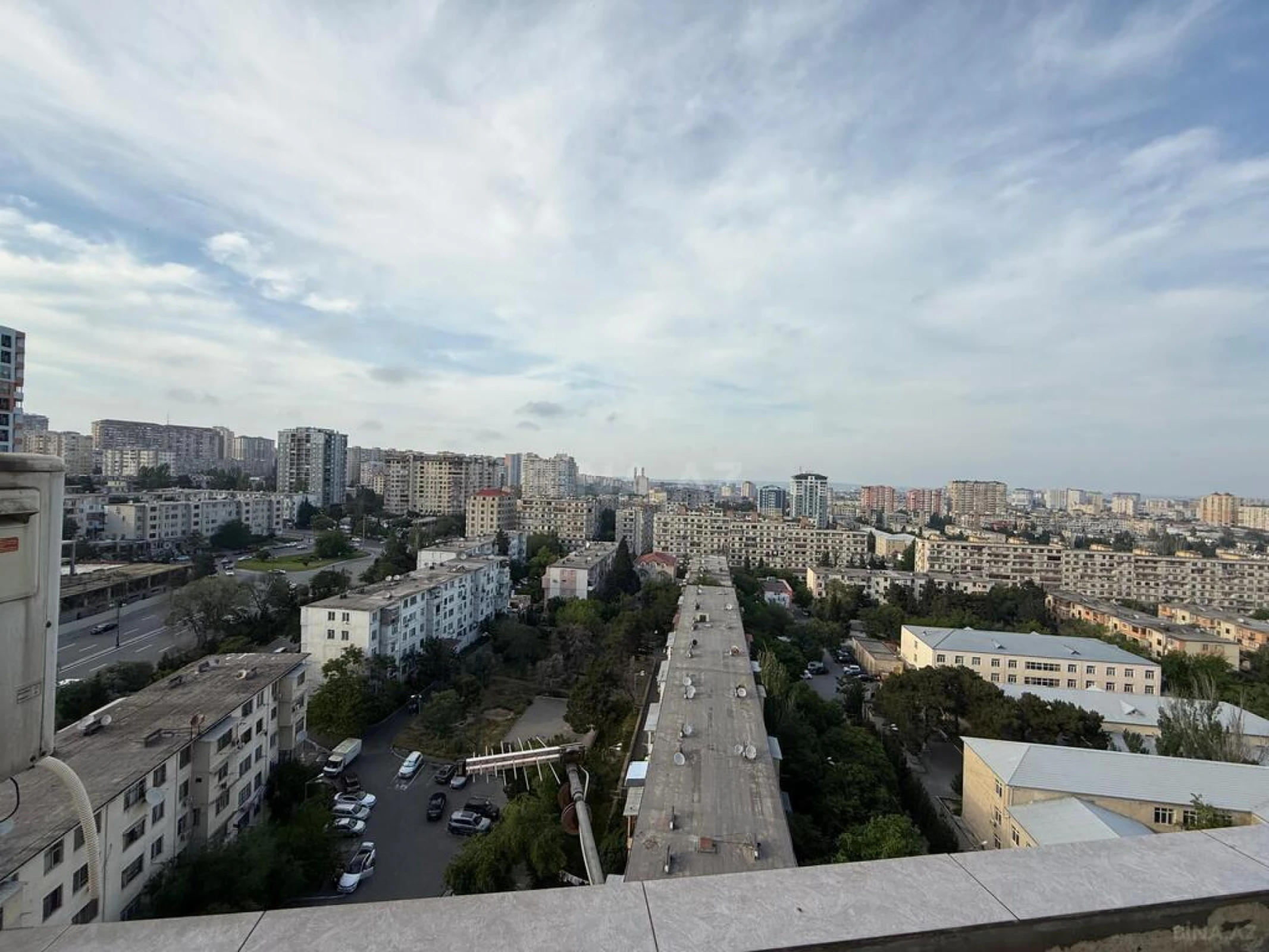 Satılır 3 otaqlı mənzil 145 m²
