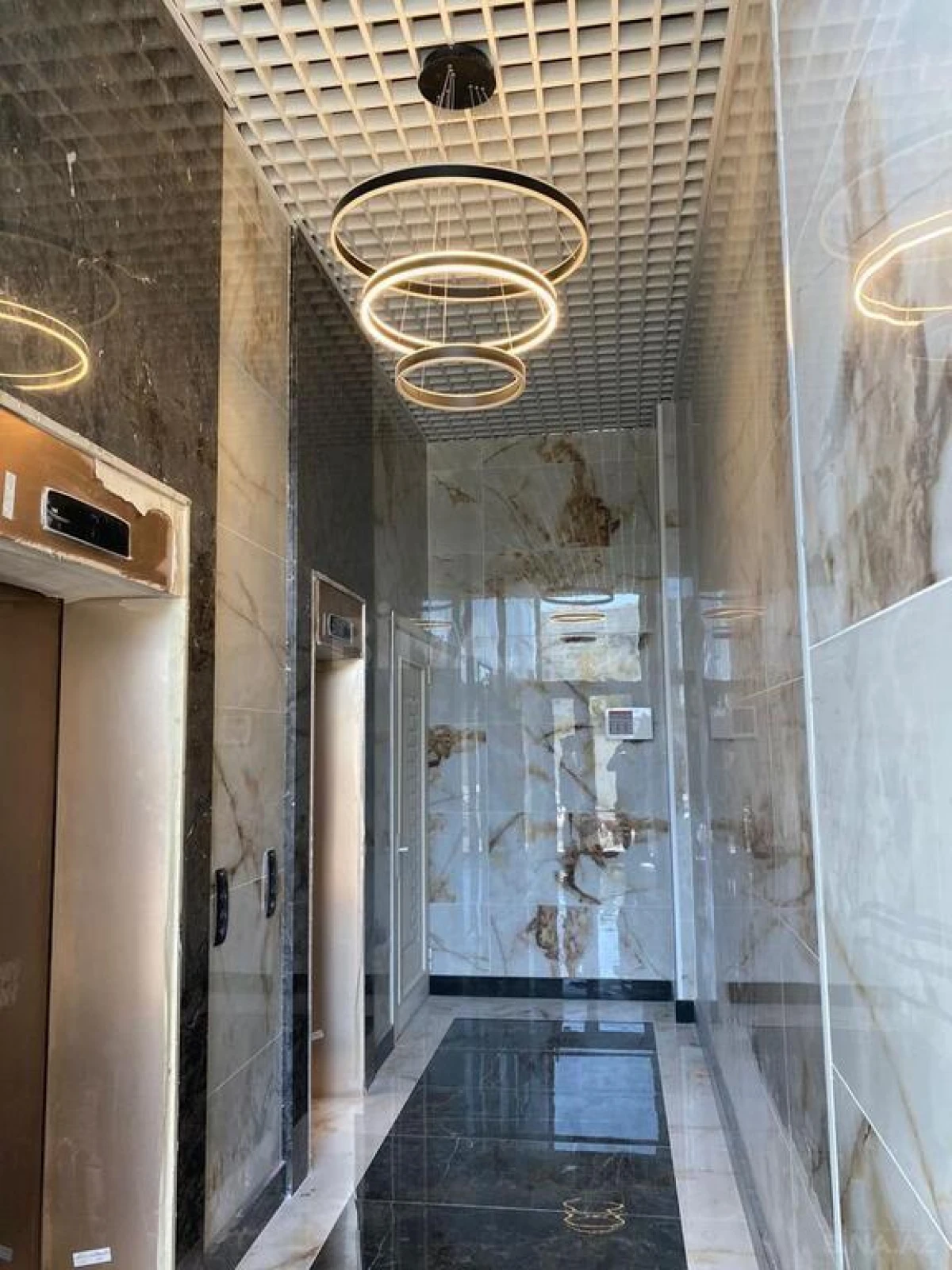 Satılır 3 otaqlı mənzil 142 m²