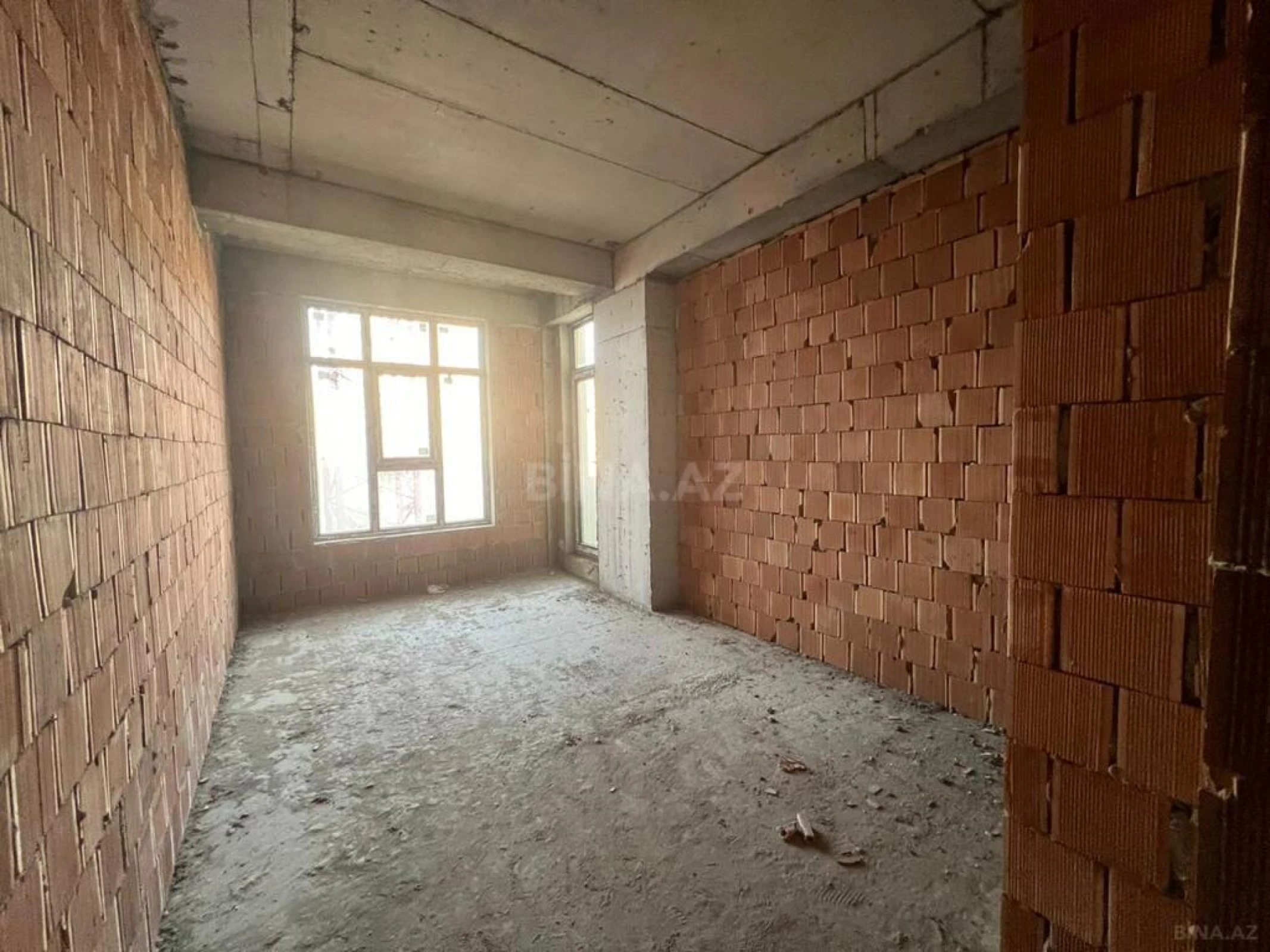 Satılır 3 otaqlı mənzil 142 m²