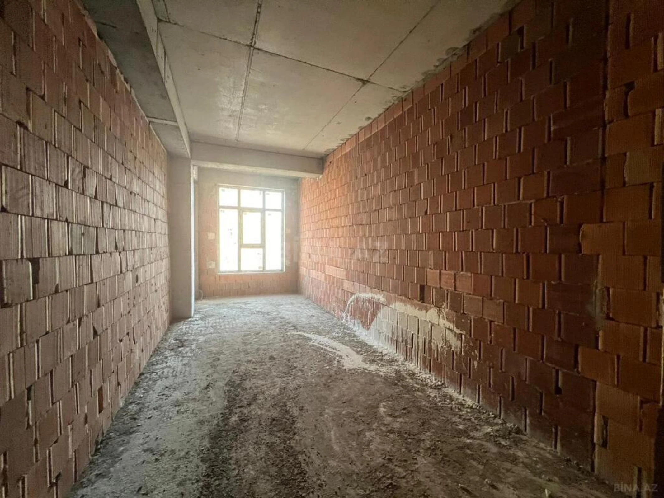 Satılır 3 otaqlı mənzil 142 m²