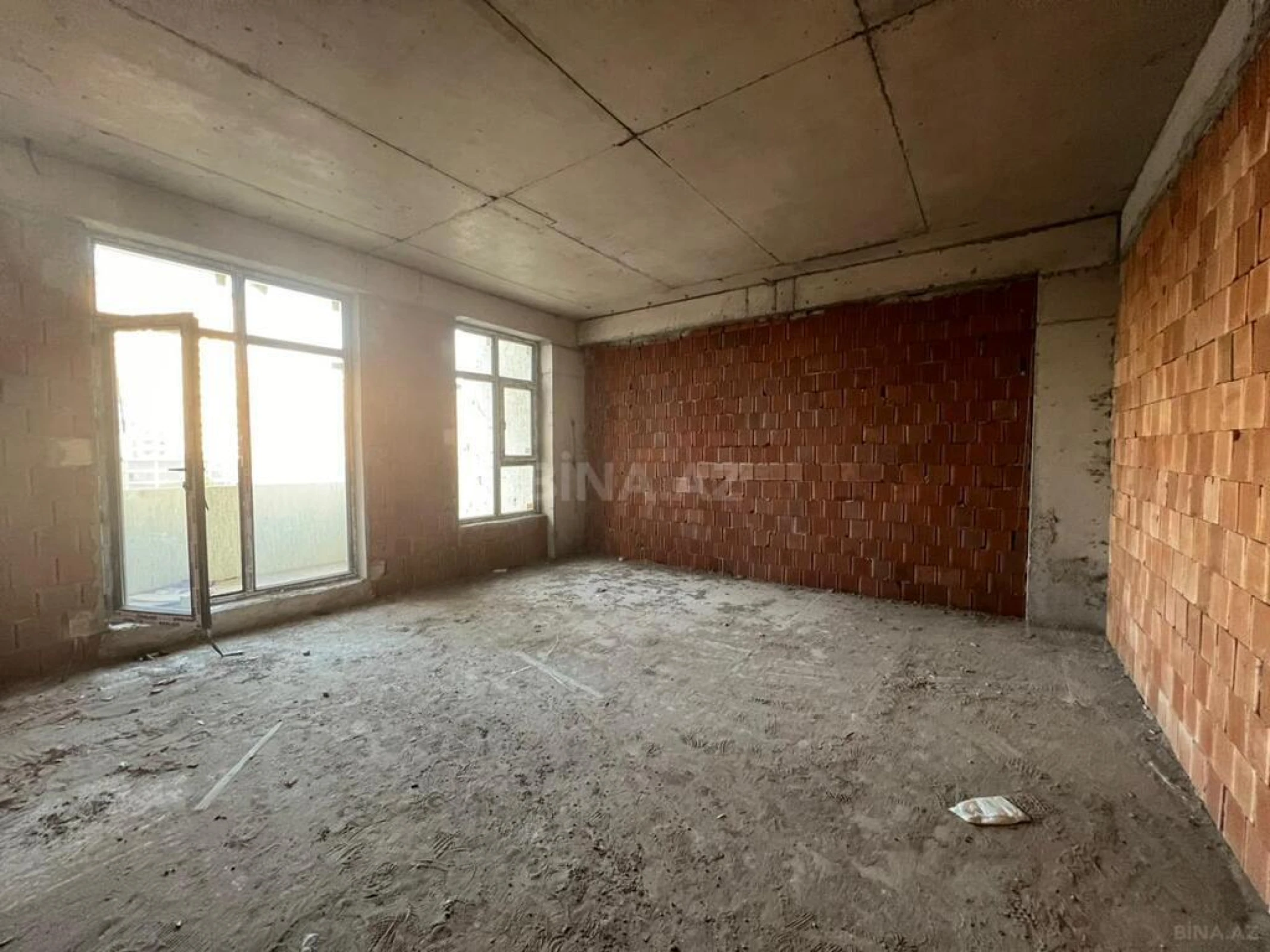 Satılır 3 otaqlı mənzil 142 m²
