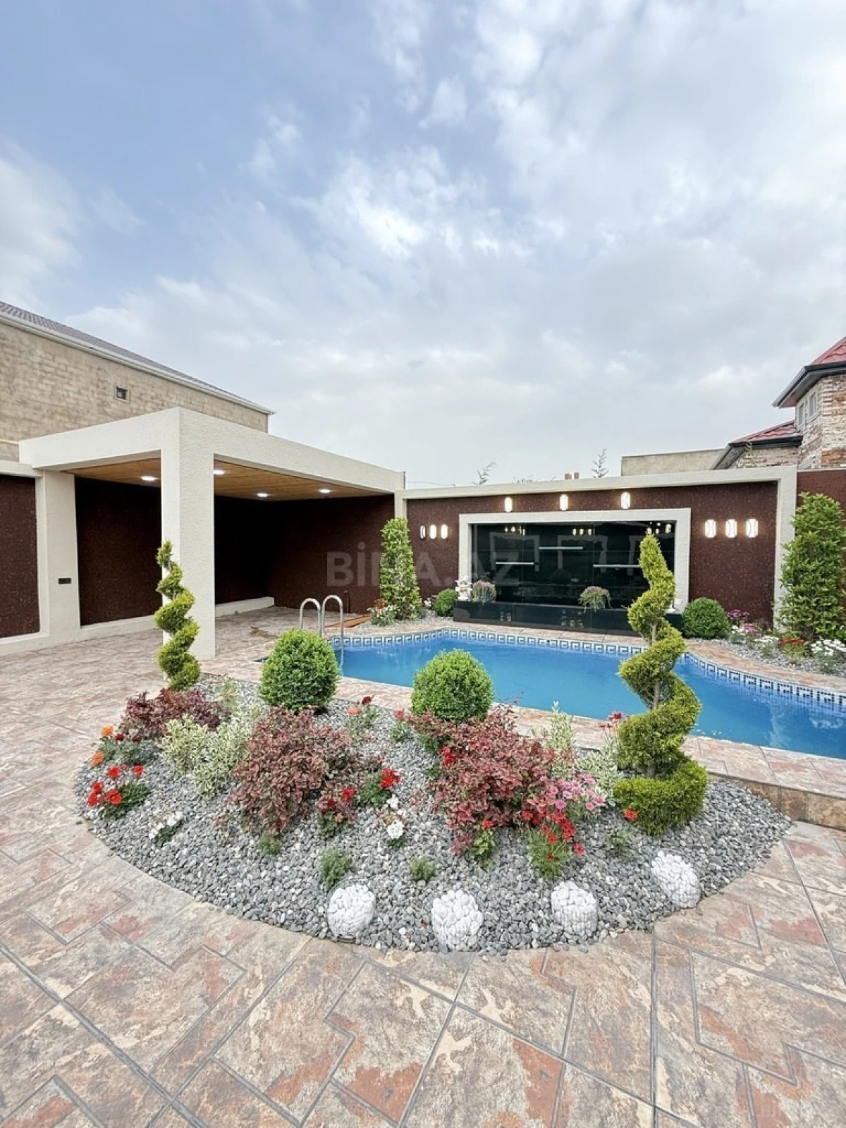 Satılır 4 otaqlı həyət evi 130 m²