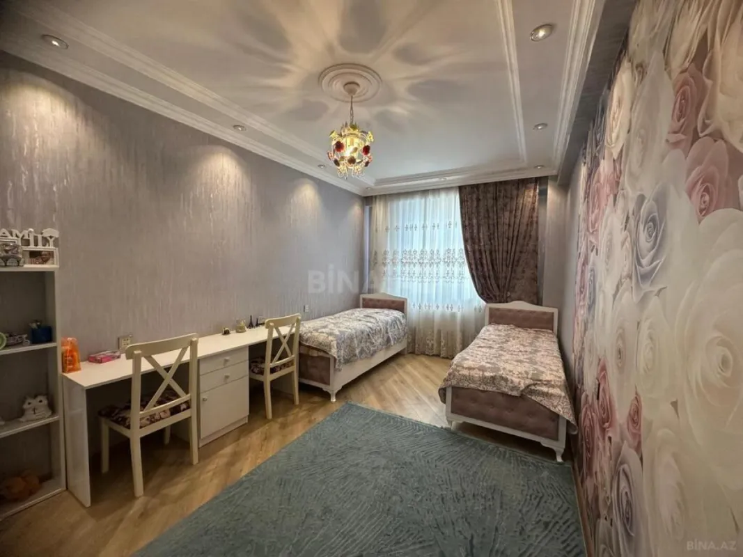 Satılır 4 otaqlı mənzil 126 m²