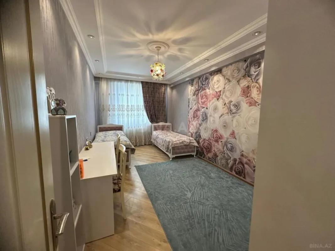 Satılır 4 otaqlı mənzil 126 m²