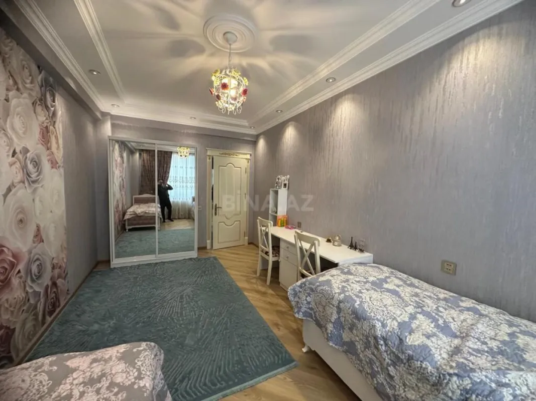 Satılır 4 otaqlı mənzil 126 m²