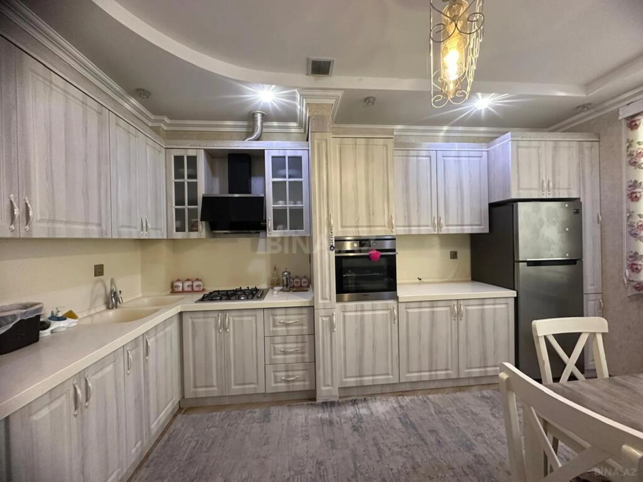 Satılır 4 otaqlı mənzil 126 m²