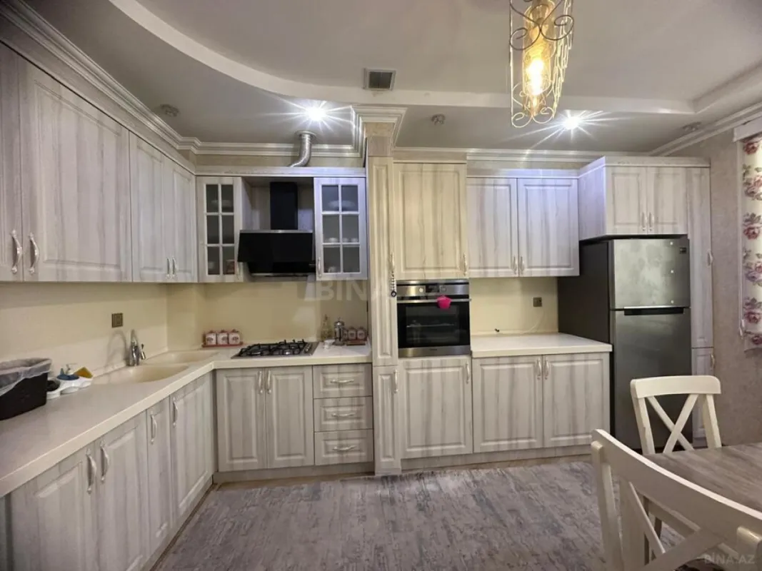 Satılır 4 otaqlı mənzil 126 m²