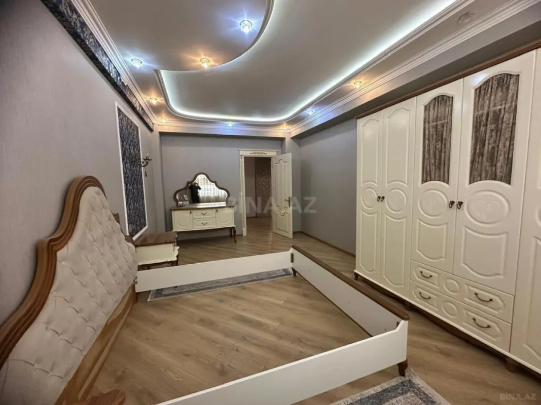 Satılır 4 otaqlı mənzil 126 m²