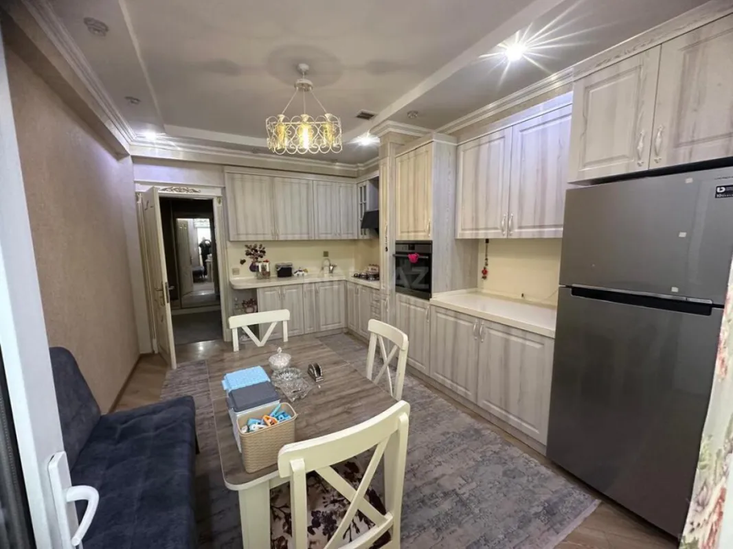 Satılır 4 otaqlı mənzil 126 m²