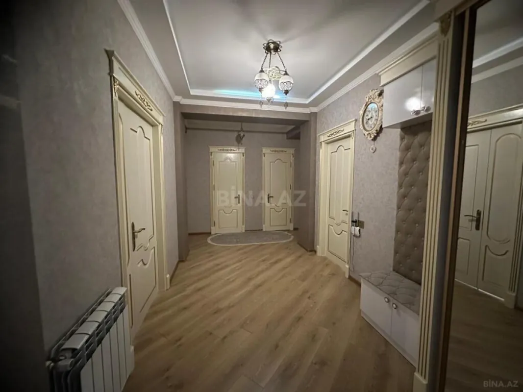Satılır 4 otaqlı mənzil 126 m²