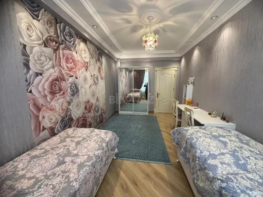 Satılır 4 otaqlı mənzil 126 m²