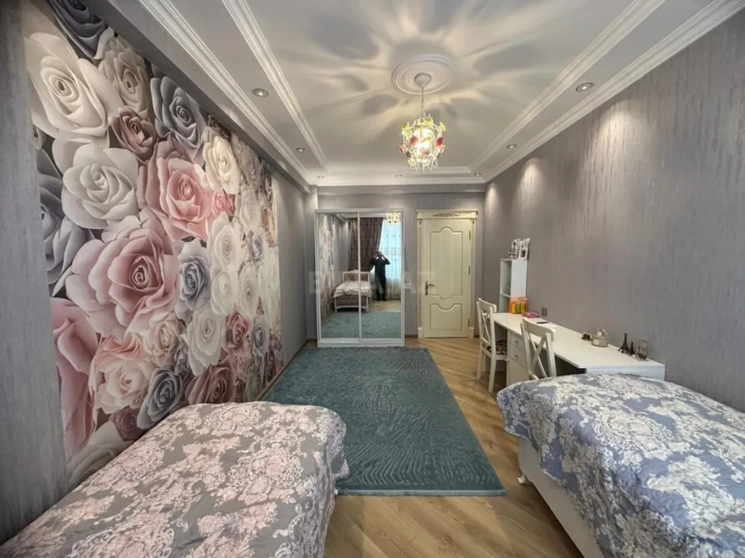 Satılır 4 otaqlı mənzil 126 m²