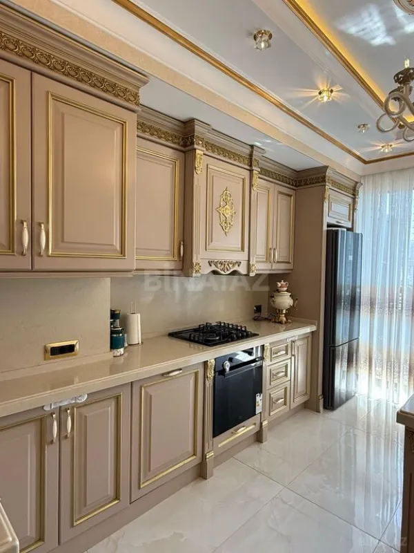 Satılır 3 otaqlı mənzil 170 m²