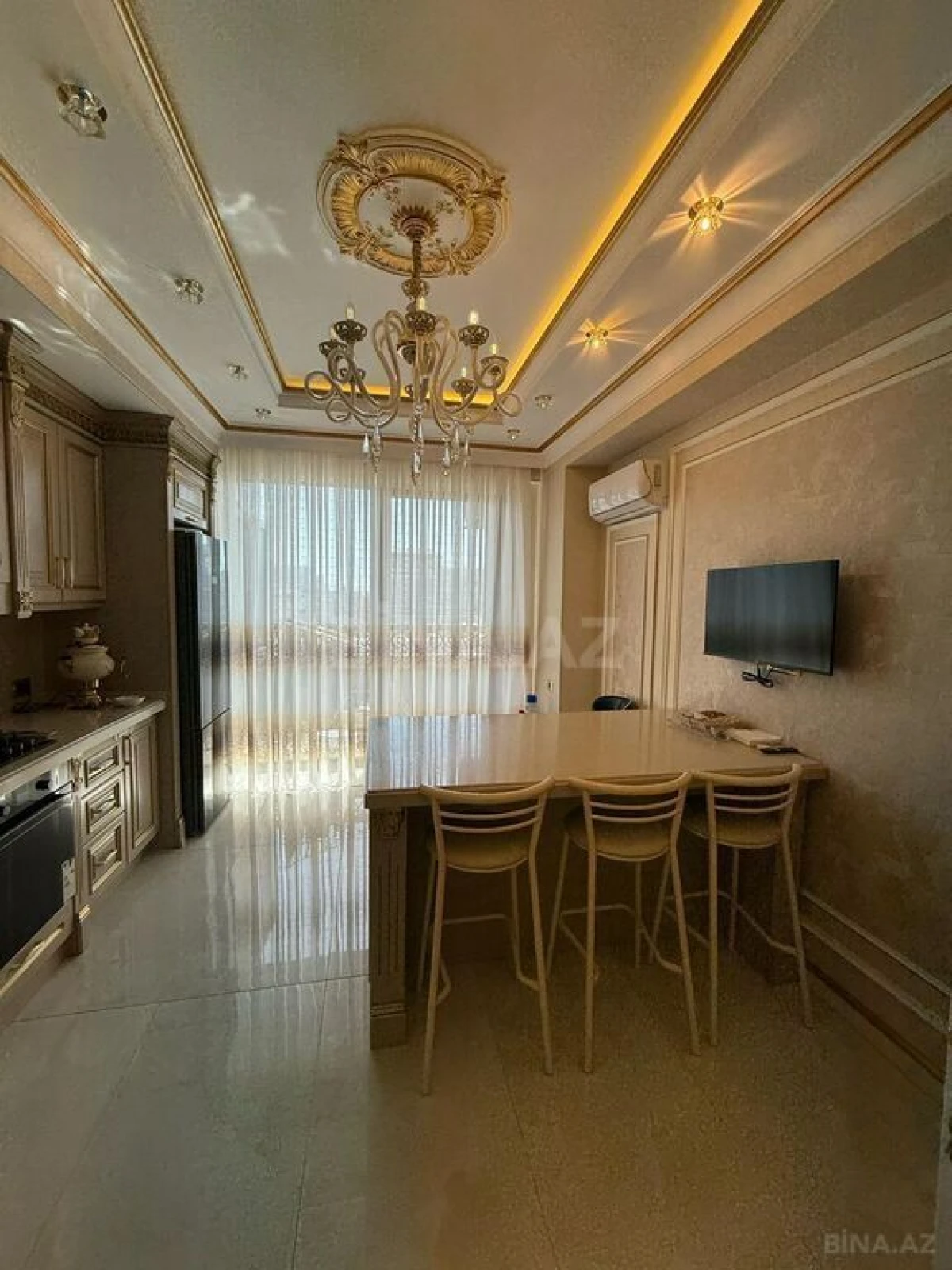 Satılır 3 otaqlı mənzil 170 m²