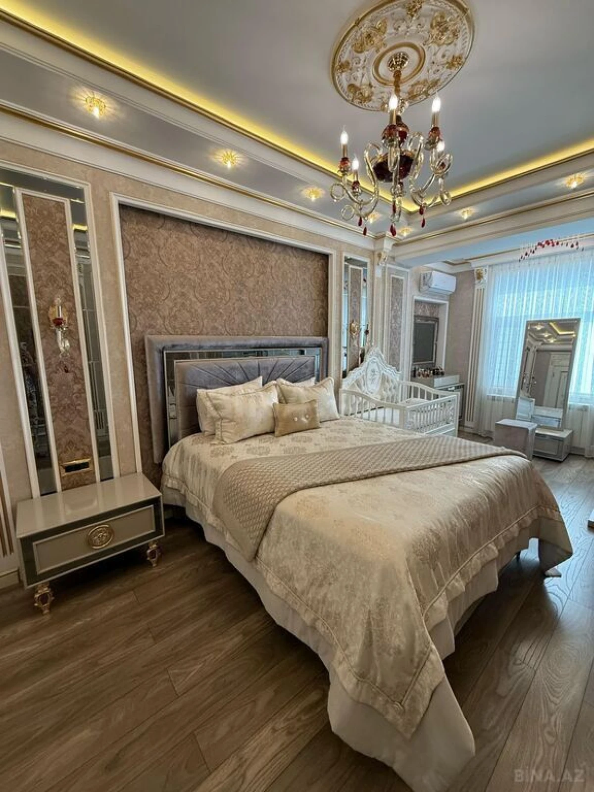 Satılır 3 otaqlı mənzil 170 m²