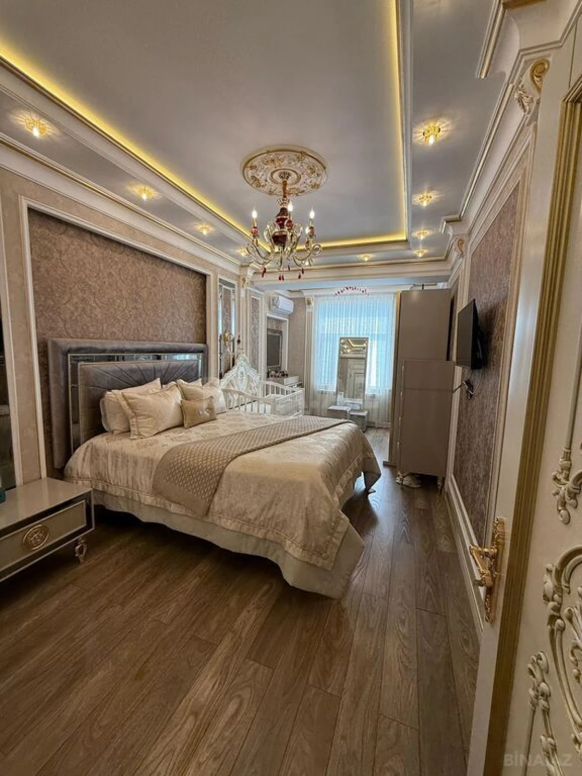 Satılır 3 otaqlı mənzil 170 m²