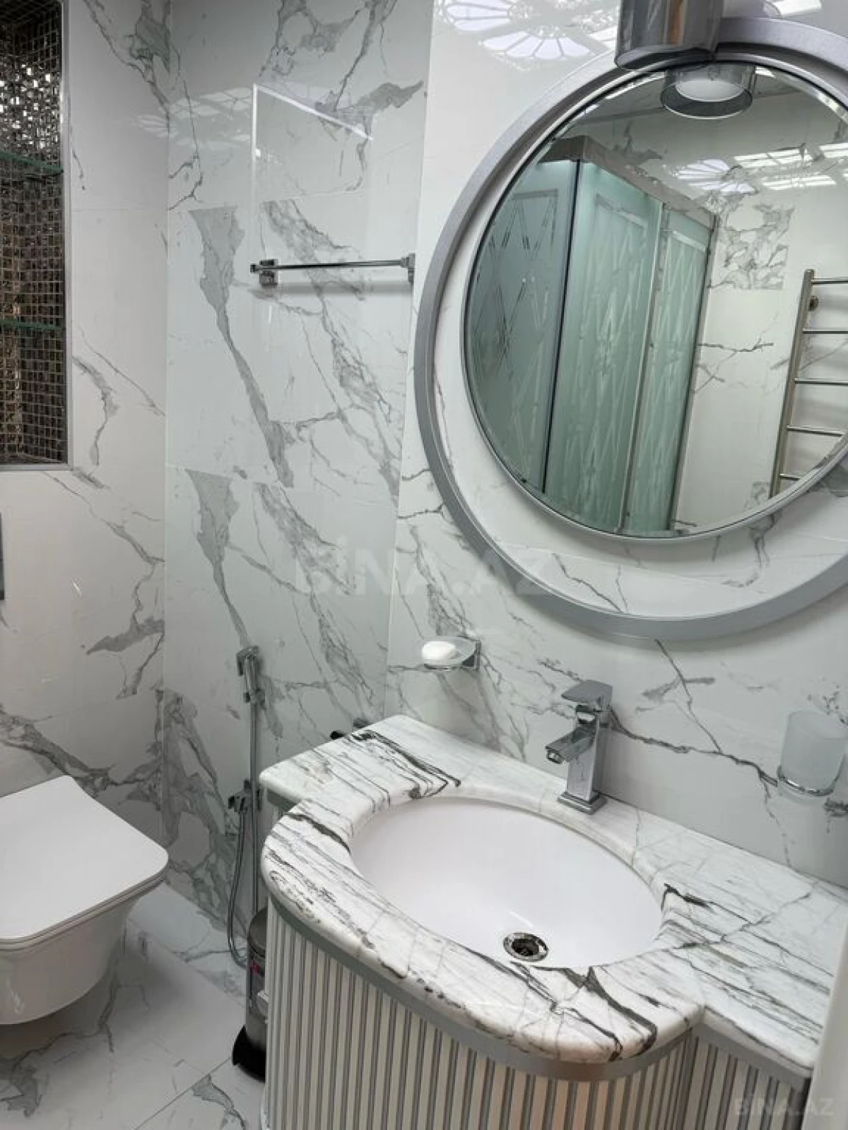 Satılır 3 otaqlı mənzil 170 m²