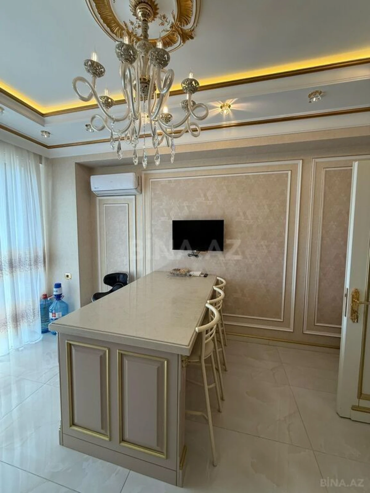 Satılır 3 otaqlı mənzil 170 m²