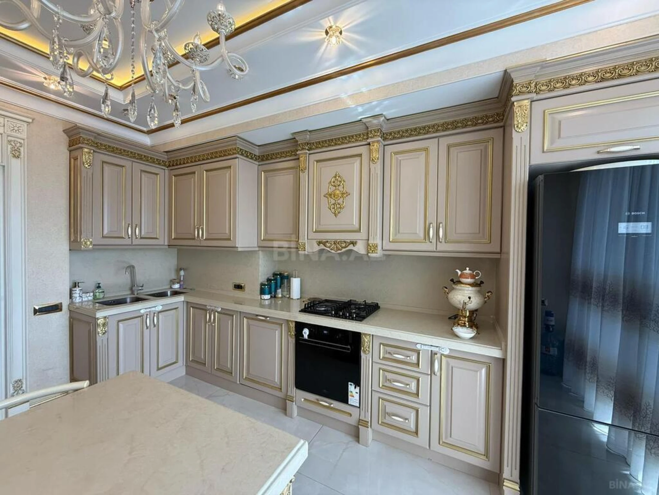 Satılır 3 otaqlı mənzil 170 m²