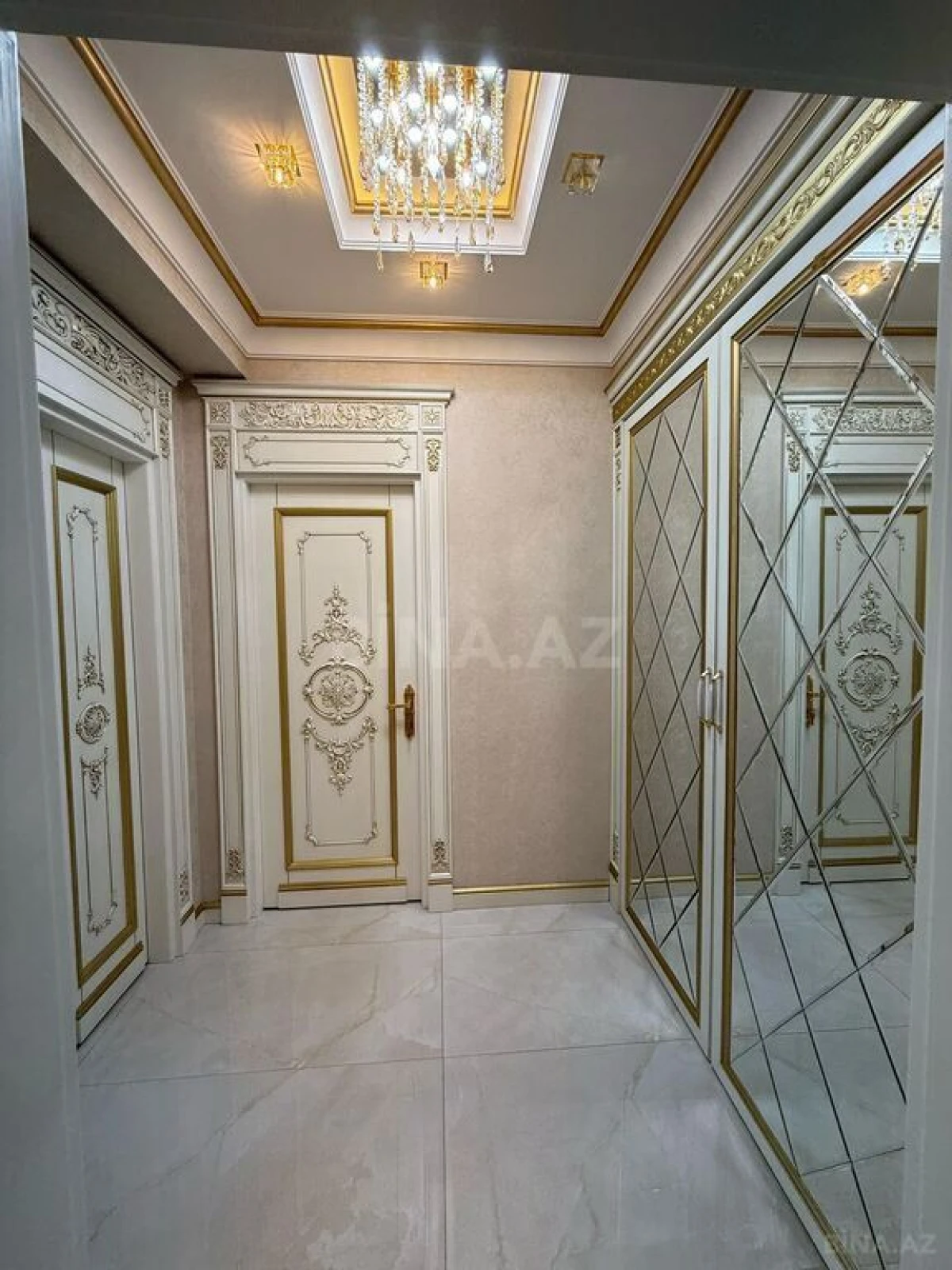 Satılır 3 otaqlı mənzil 170 m²
