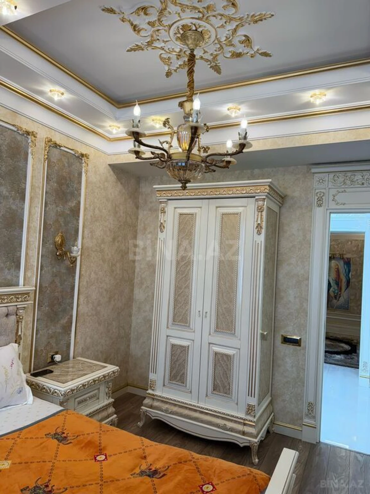 Satılır 3 otaqlı mənzil 170 m²