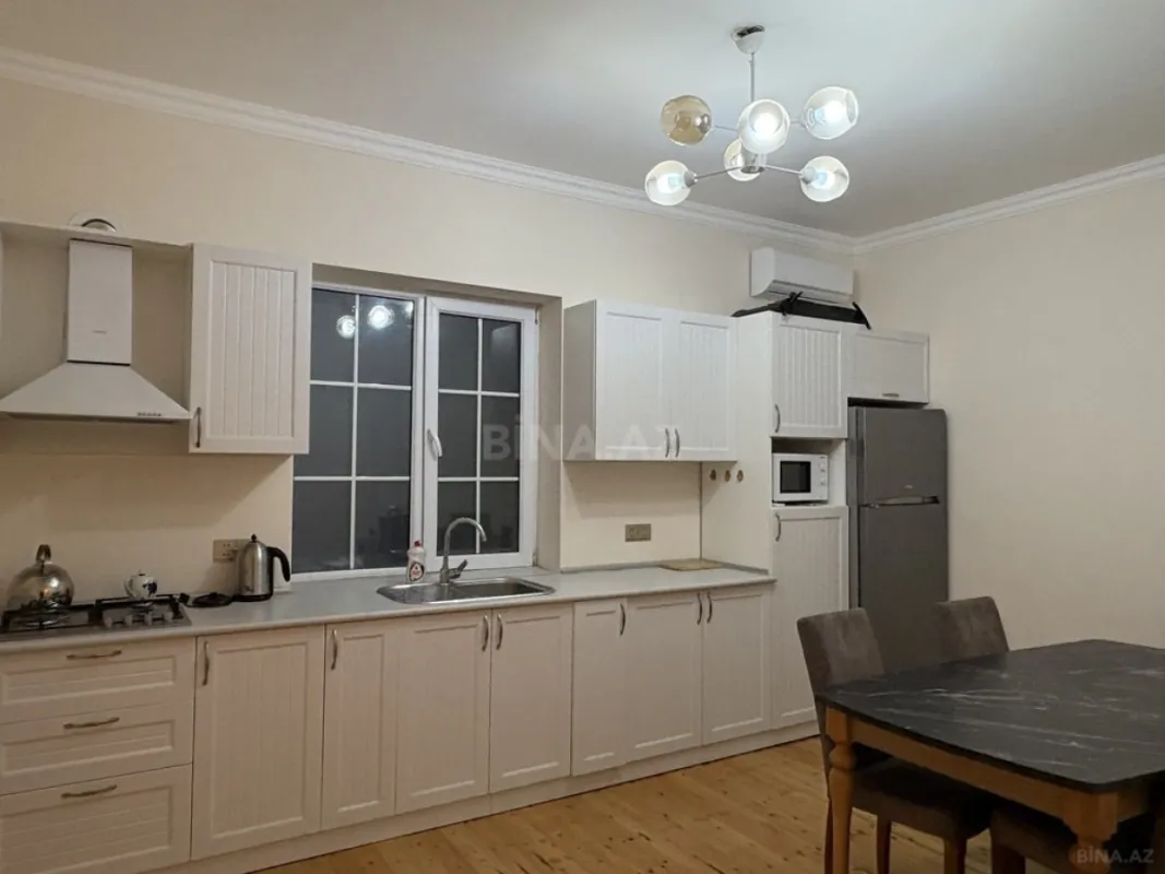 Kirayə verilir 5 otaqlı həyət evi 240 m²