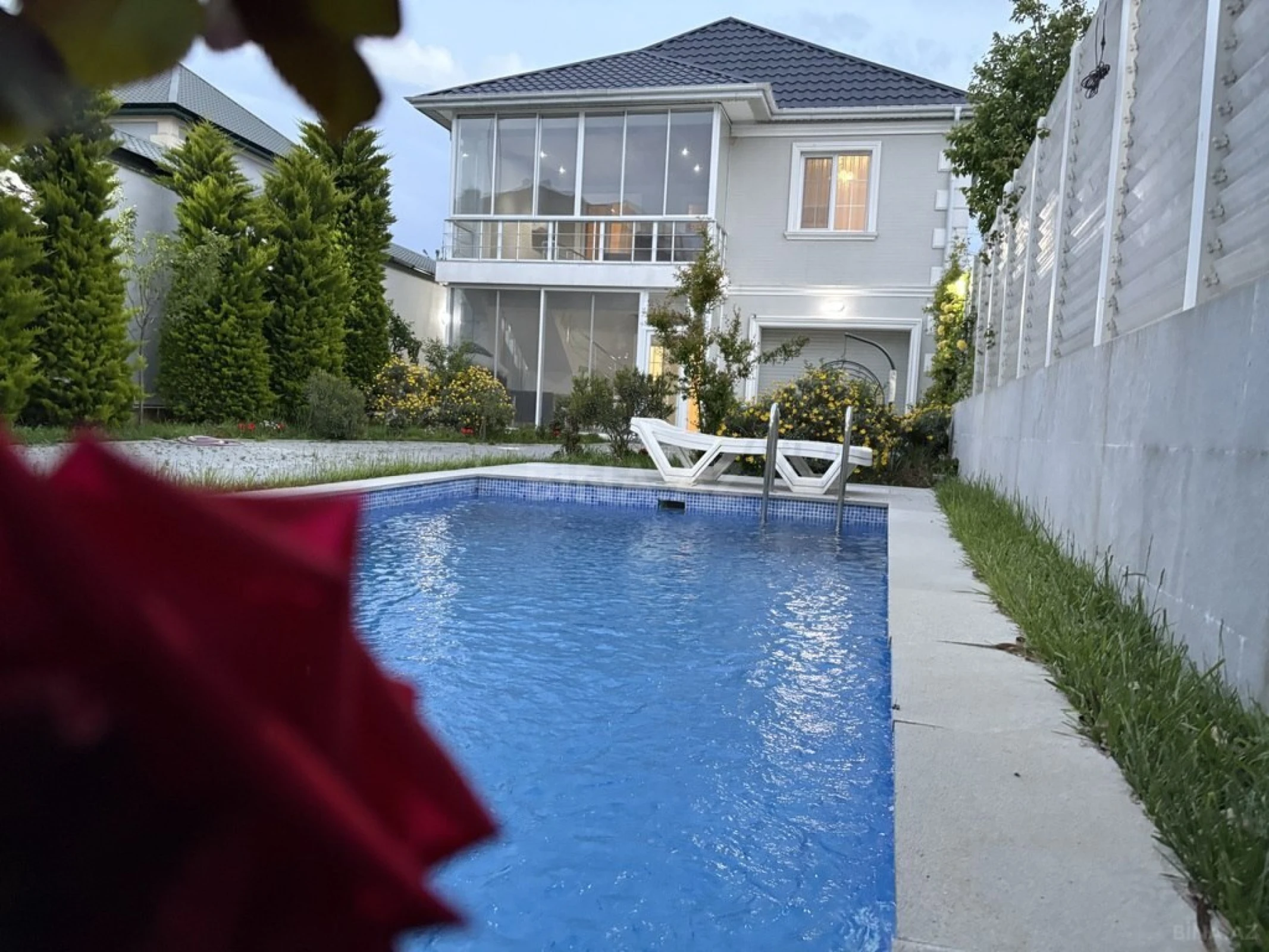 Kirayə verilir 5 otaqlı həyət evi 240 m²