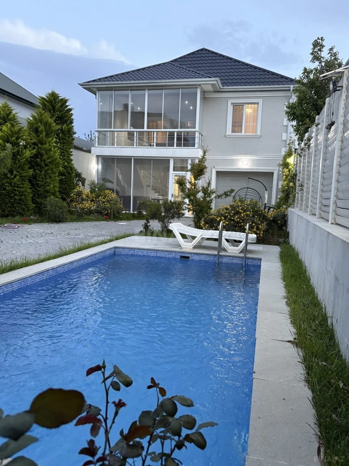 Kirayə verilir 5 otaqlı həyət evi 240 m²